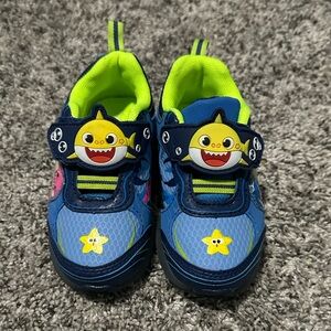 7C Light-Up Baby Shark Shoes